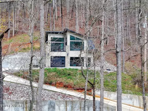 318 Carp Ln, La Follette, TN 37766