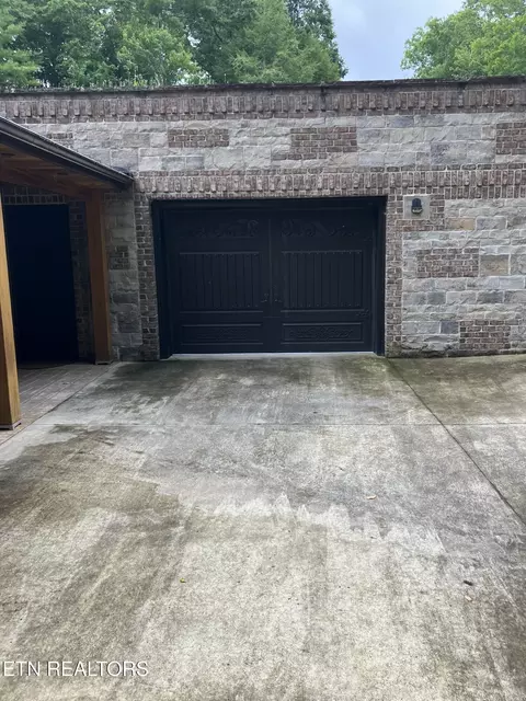 381 Lakewood Dr, Jamestown, TN 38556