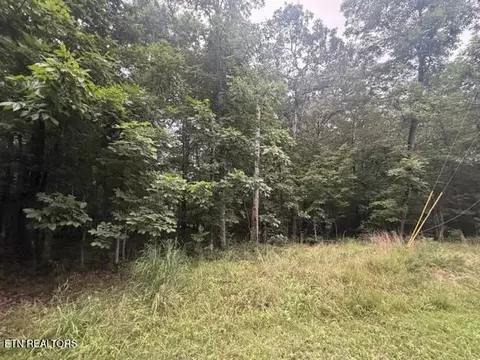 3333 Warpath Dr, Crossville, TN 38572