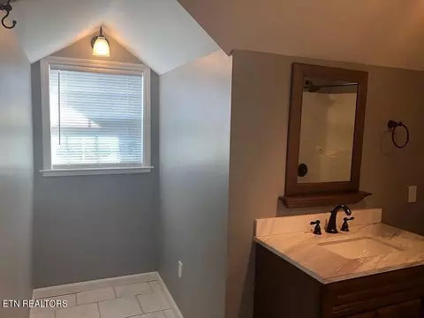 Bath - 1246 Greenbriar Rd, Talbott, TN 37877 photo 4 of 5