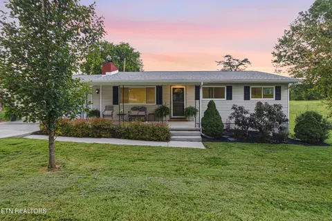 9409 Johnson Rd, Strawberry Plains, TN 37871