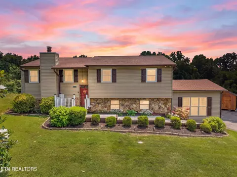 3453 Russellwood Dr, Rockford, TN 37853