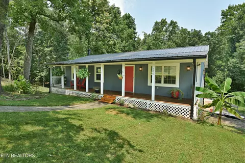 700 Lake Forest Dr, Lenoir City, TN 37772