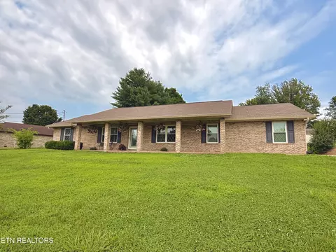 339 Woods View Cir, Kodak, TN 37764