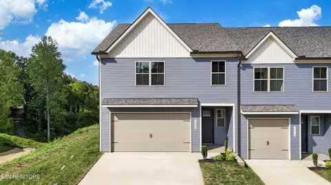1620 Bennett Village Dr, Maryville, TN 37804