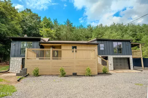 960 Chestnut Grove Rd, Dandridge, TN 37725