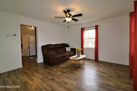 Living - 117 N Main St, Oneida, TN 37841 photo 1 of 3