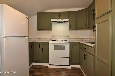 Kitchen - 117 N Main St, Oneida, TN 37841 photo 2 of 4