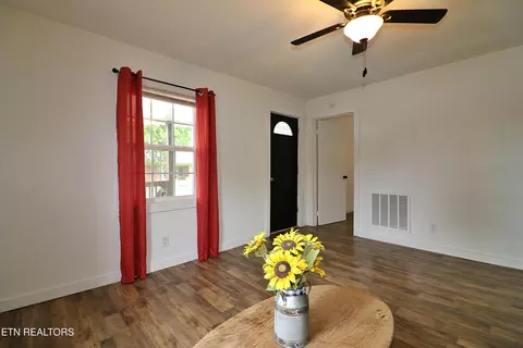 Living - 117 N Main St, Oneida, TN 37841 photo 3 of 3