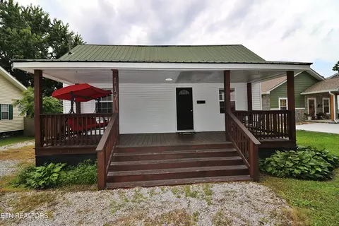 Exterior - 117 N Main St, Oneida, TN 37841 photo 1 of 8