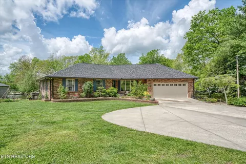 2012 Cravens Dr, Crossville, TN 38572