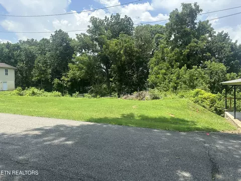 22 West 9th Avenue, Lenoir City, TN 37771