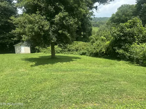 W 9th Avenue, Lenoir City, TN 37771
