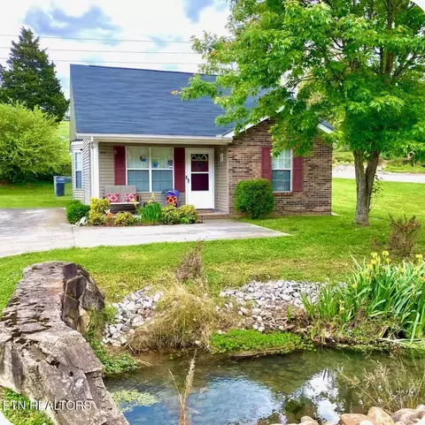 902 Middlebrook Ct, Sevierville, TN 37862