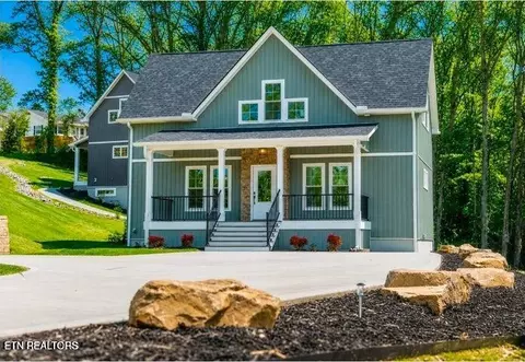 158 California Ave, Oak Ridge, TN 37830