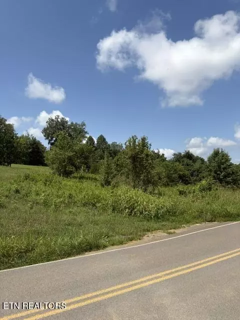 615 Green Hill Rd, Dandridge, TN 37725