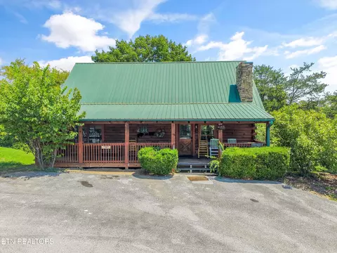 3208 White Falcon Way #814, Pigeon Forge, TN 37863