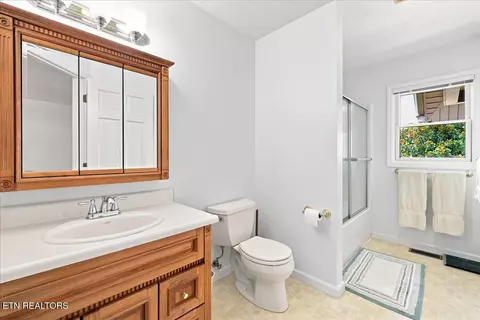 Bath - 363 Devon Way Rd, White Pine, TN 37890 photo 4 of 6