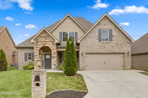 433 Chimney Rock Dr, Lenoir City, TN 37771