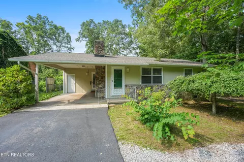 9136 Hondo Dr, Crossville, TN 38572