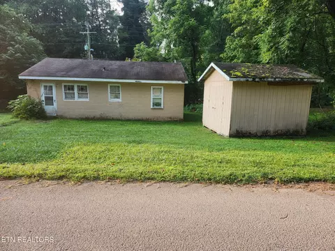 679 Hen Valley Rd, Oliver Springs, TN 37840