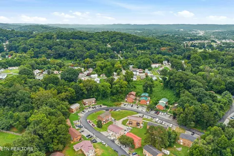 921 Chadwick Dr, Kingsport, TN 37660