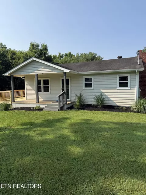 9504 Johnson Rd, Strawberry Plains, TN 37871
