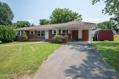 202 Birch St, Harriman, TN 37748