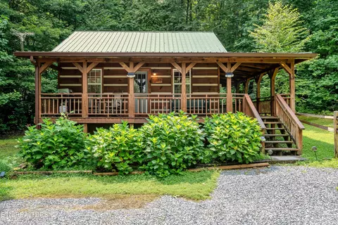 4424 Trail Hollow Rd, Cosby, TN 37722