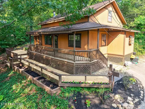 2817 Mountain View Cir, Pigeon Forge, TN 37862