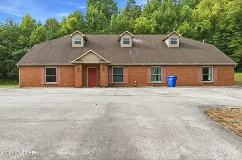2215 S Roane St, Harriman, TN 37748