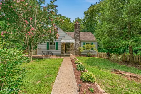 904 Lester Rd, Knoxville, TN 37920
