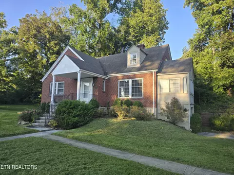 Exterior - 400 Gloucester Ave, Middlesboro, KY 40965 photo 5 of 6