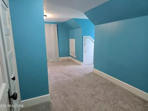 Bedroom - 400 Gloucester Ave, Middlesboro, KY 40965 photo 10 of 12