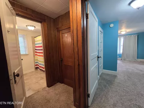 Entry Way - 400 Gloucester Ave, Middlesboro, KY 40965 photo 2 of 2