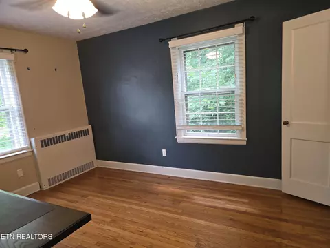 Bedroom - 400 Gloucester Ave, Middlesboro, KY 40965 photo 2 of 12