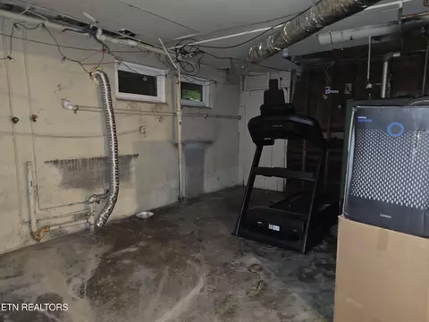 Other - 400 Gloucester Ave, Middlesboro, KY 40965 photo 8 of 11