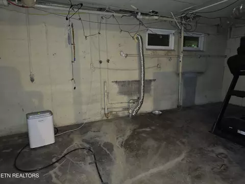 Other - 400 Gloucester Ave, Middlesboro, KY 40965 photo 7 of 11