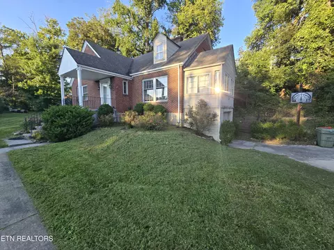Exterior - 400 Gloucester Ave, Middlesboro, KY 40965 photo 6 of 6