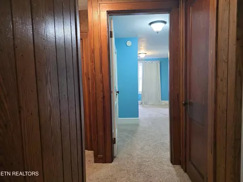 Entry Way - 400 Gloucester Ave, Middlesboro, KY 40965 photo 1 of 2