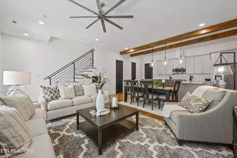 9415 Clingmans Dome Dr, Knoxville, TN 37922