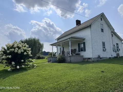 1051 Happy Hollow Rd, Lenoir City, TN 37771