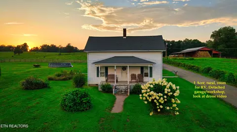 1051 Happy Hollow Rd, Lenoir City, TN 37771