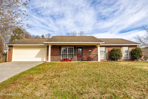 3002 Country Meadows Ln, Maryville, TN 37803