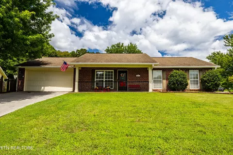 3002 Country Meadows Ln, Maryville, TN 37803