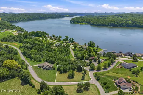 261 Serenity Dr, Harriman, TN 37748