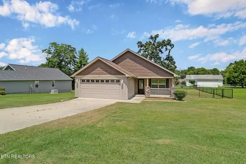 8 Patrick Dr, Crossville, TN 38555