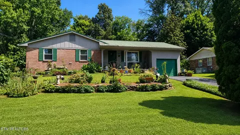 1310 Topside View Dr, Maryville, TN 37803