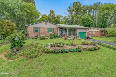 1310 Topside View Dr, Maryville, TN 37803