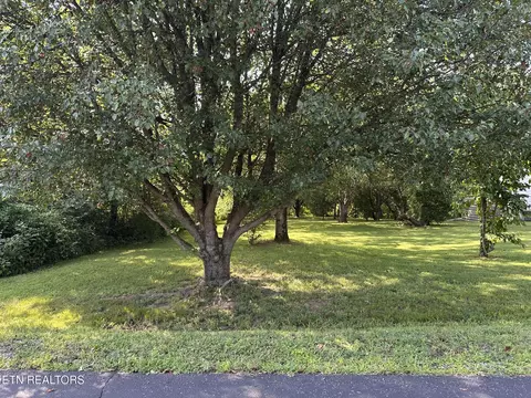 135 Ogana Way, Loudon, TN 37774